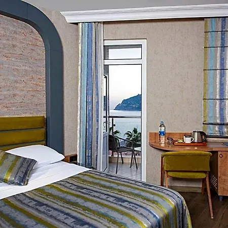 Hotel Monart 4*
